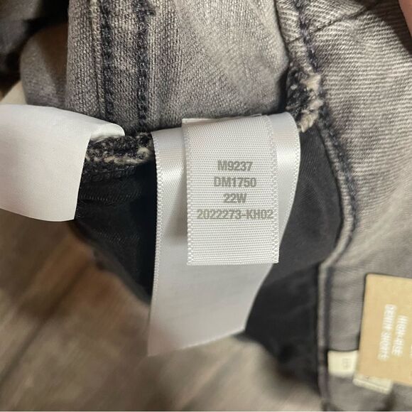 MADEWELL High Rise Cuffed Denim Shorts - Picture 5 of 6